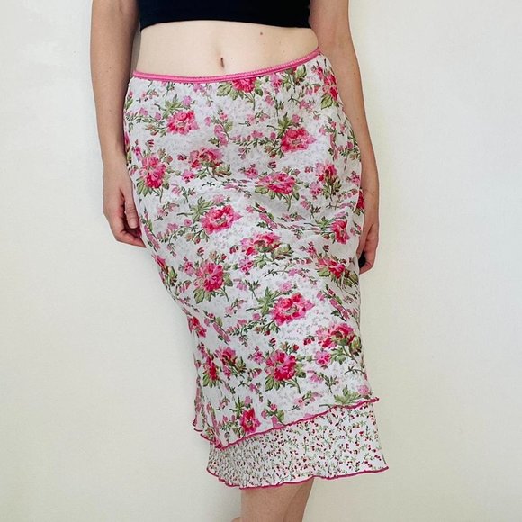 Vintage y2k feminine coquette cottage rose print mesh skirt in pink and white - Picture 2 of 4